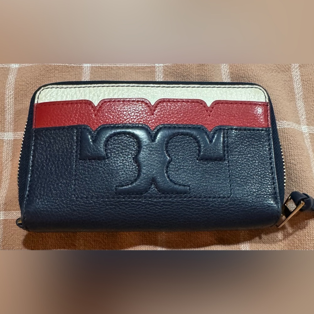 Tory Burch Scallop T-slim Woman’s Leather Tri-Color Zip Continental Wallet